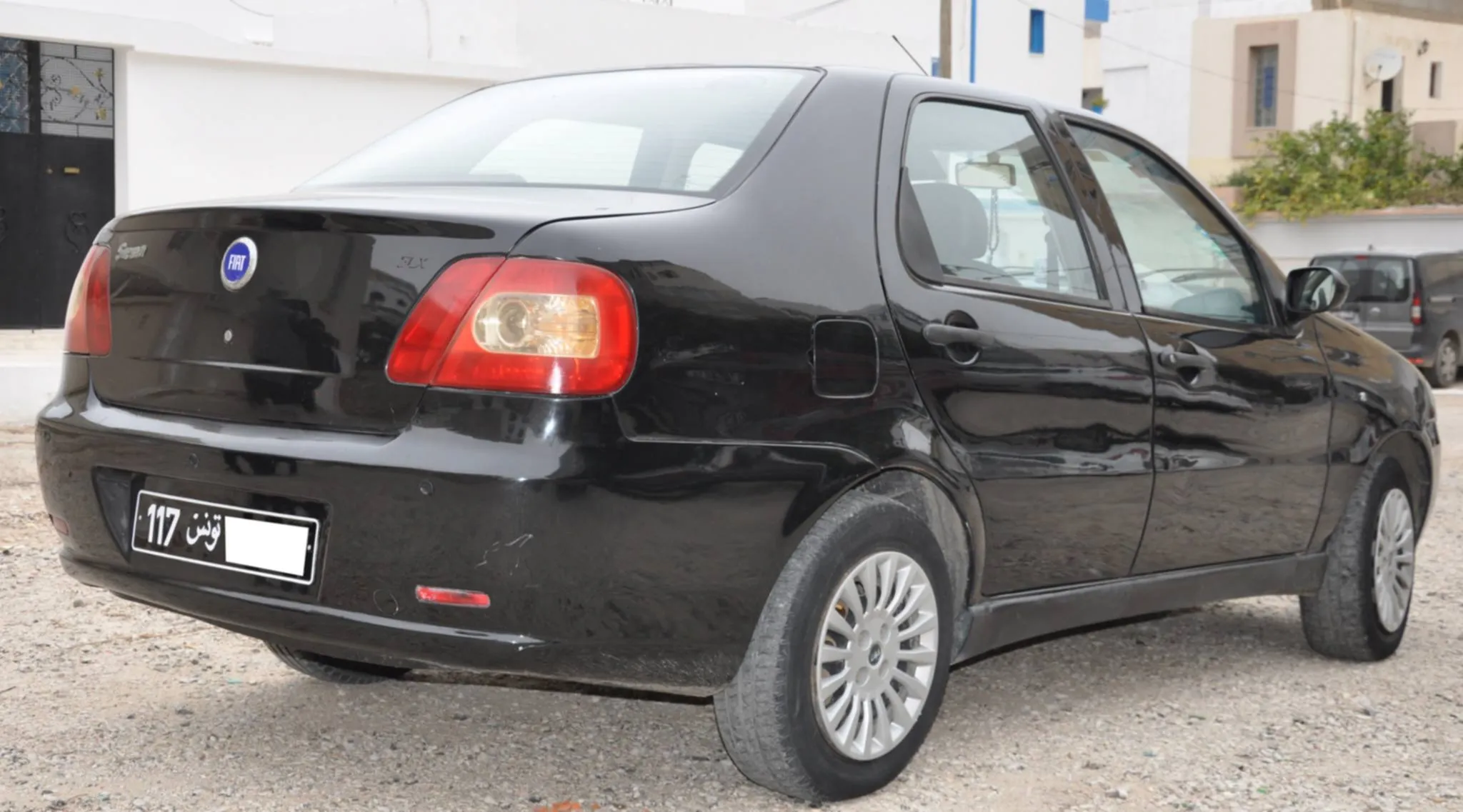 FIAT SIENA 2 Tel : 98.563.624  Prix 18.000 Dinar.