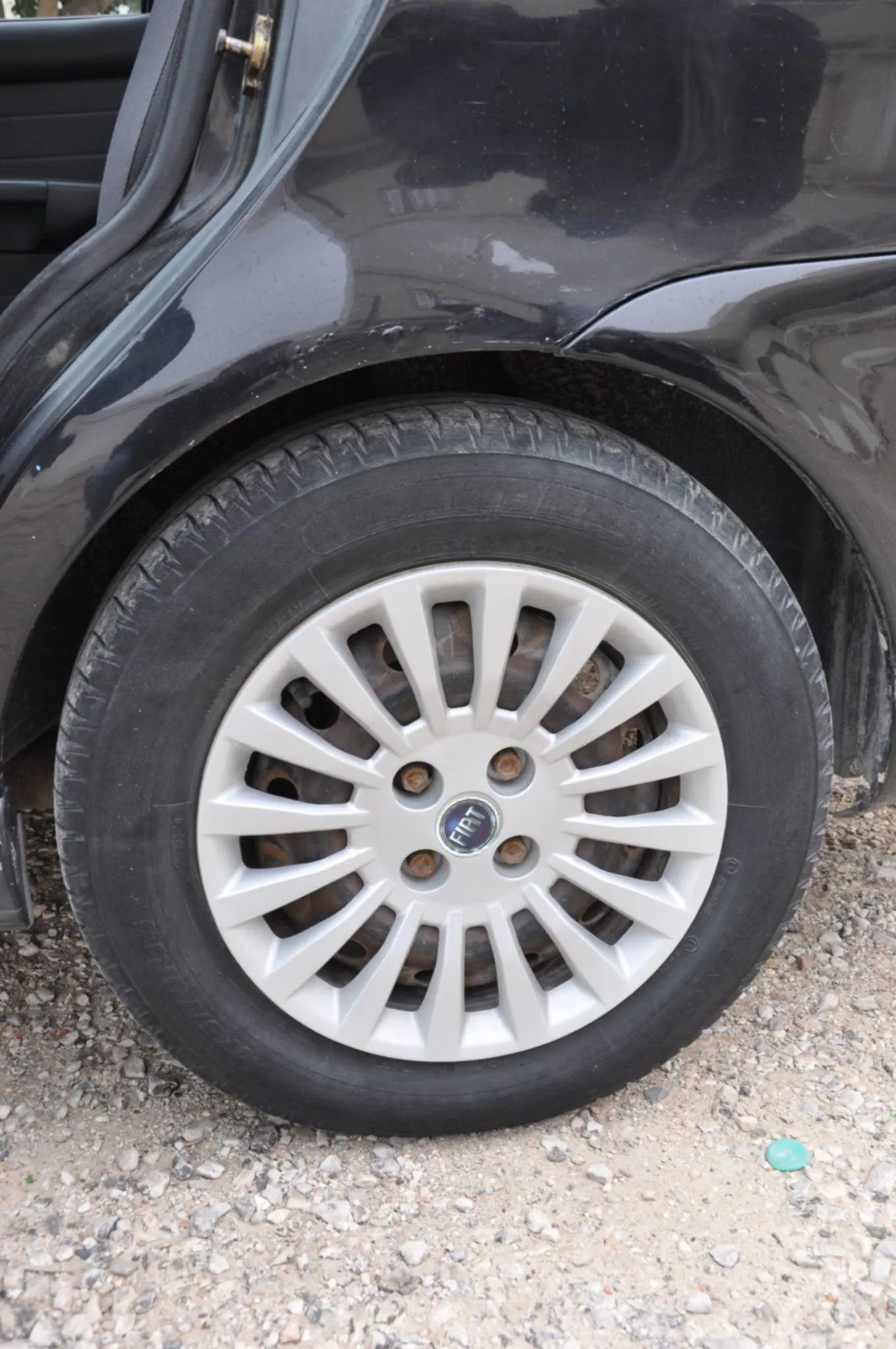 FIAT SIENA 2 Tel : 98.563.624  Prix 18.000 Dinar.