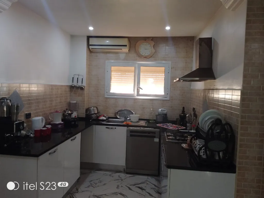 À louer – Duplex S+3 entièrement rénové avec garage à Mourouj 3, idéal pour habitation ou bureautique
