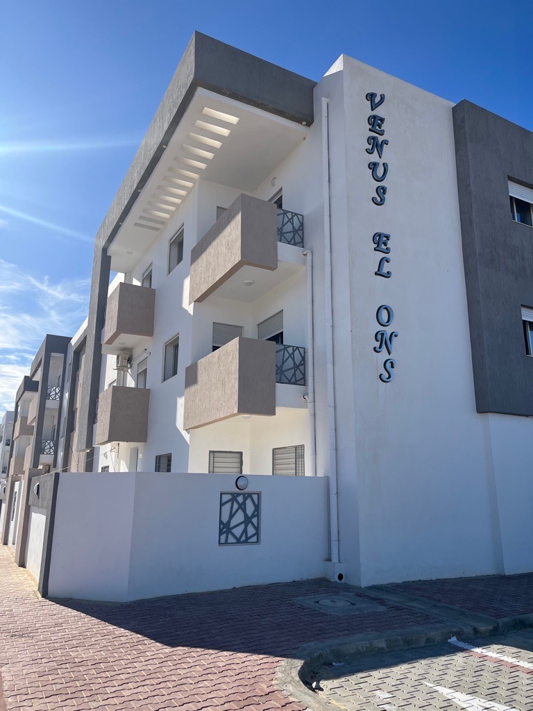 🏡 إعلان كراء منزل للـكراء منزل جديد بمساحة 100 متر مربع في الطابق الأرضي داخل عمارة هادئة. 