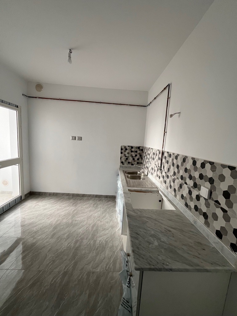 🏡 إعلان كراء منزل للـكراء منزل جديد بمساحة 100 متر مربع في الطابق الأرضي داخل عمارة هادئة. 