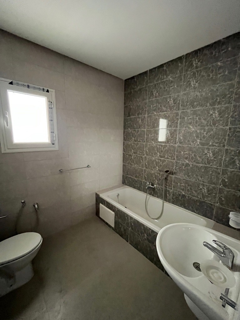 🏡 إعلان كراء منزل للـكراء منزل جديد بمساحة 100 متر مربع في الطابق الأرضي داخل عمارة هادئة. 