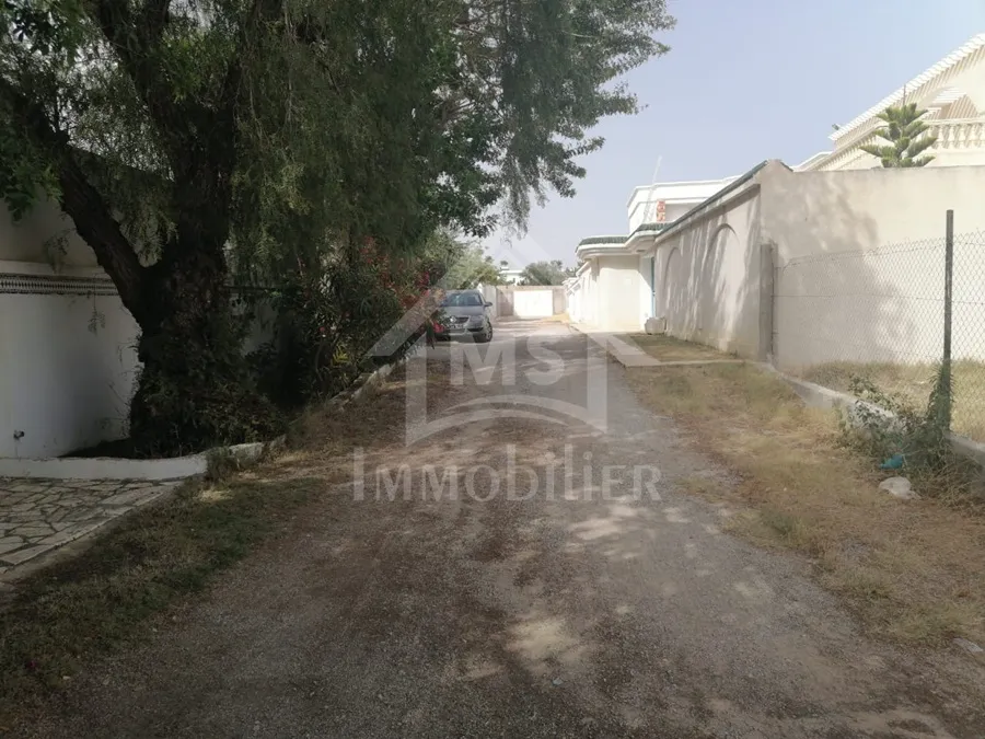 Un terrain clôturé de 327 m² à vendre à la zone touristique 51355351