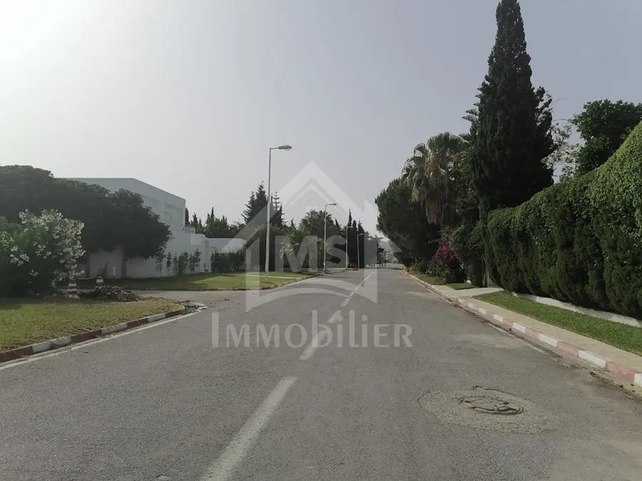 Un terrain clôturé de 327 m² à vendre à la zone touristique 51355351