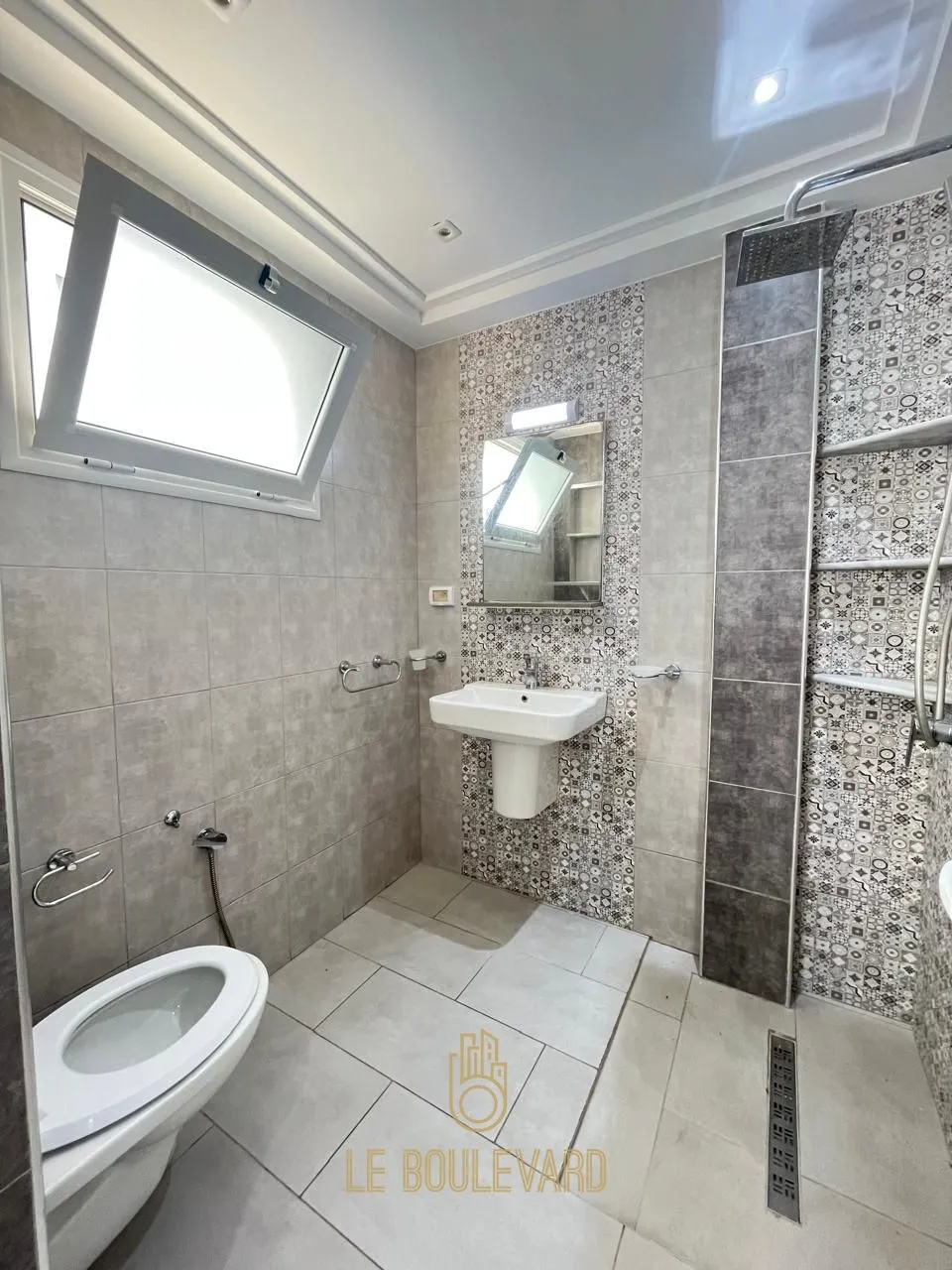 A Louer Etage De Villa S+1 Haut Standing à Mrezga, Nabeul