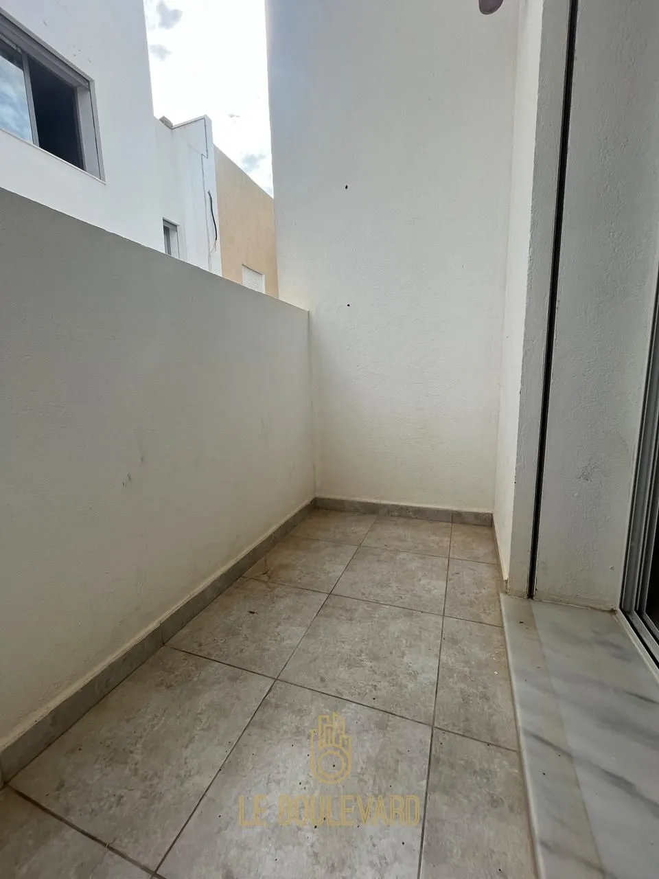 A Louer Etage De Villa S+1 Haut Standing à Mrezga, Nabeul