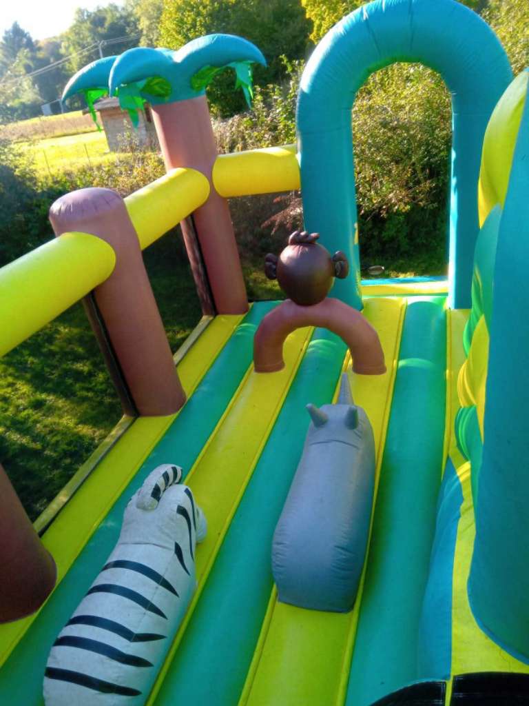 Gonflable trampoline