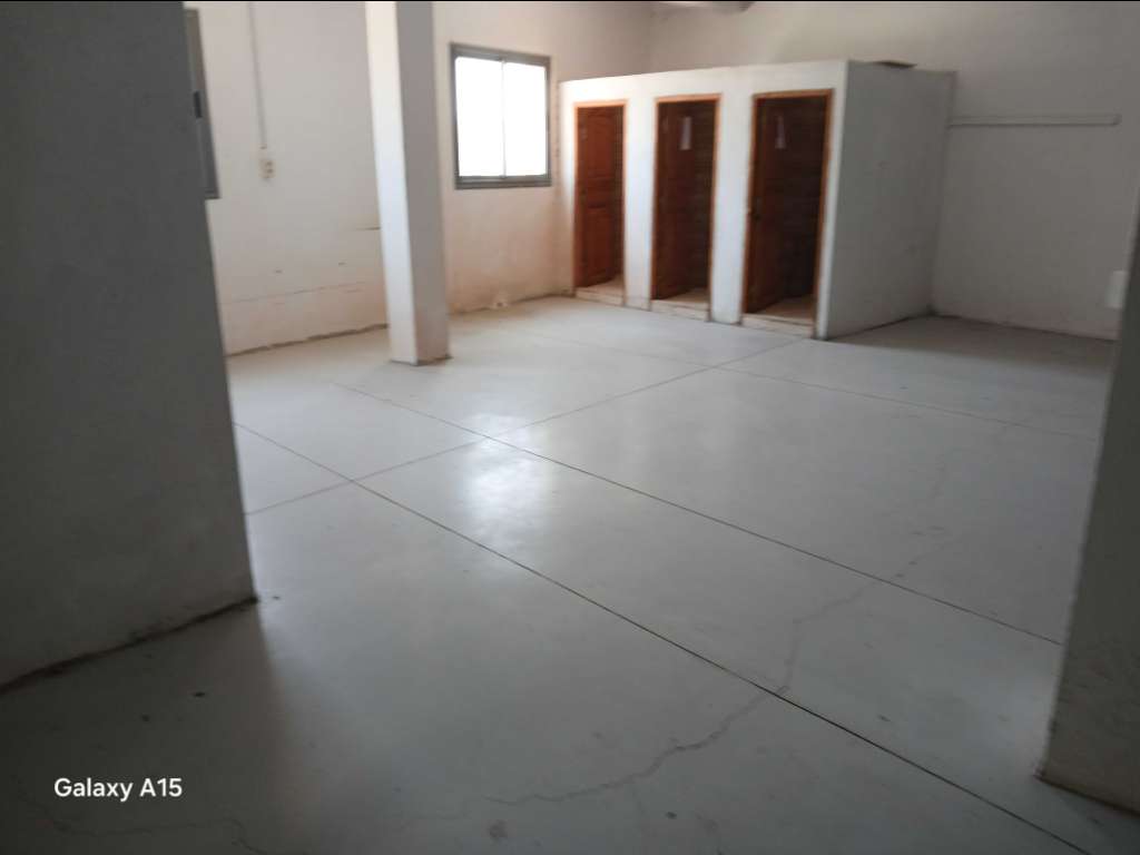 A louer local superficie 1300 m² au premier étage situé à zaouit sousse