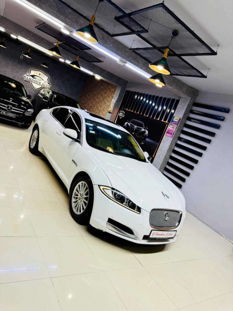Jaguar XF 