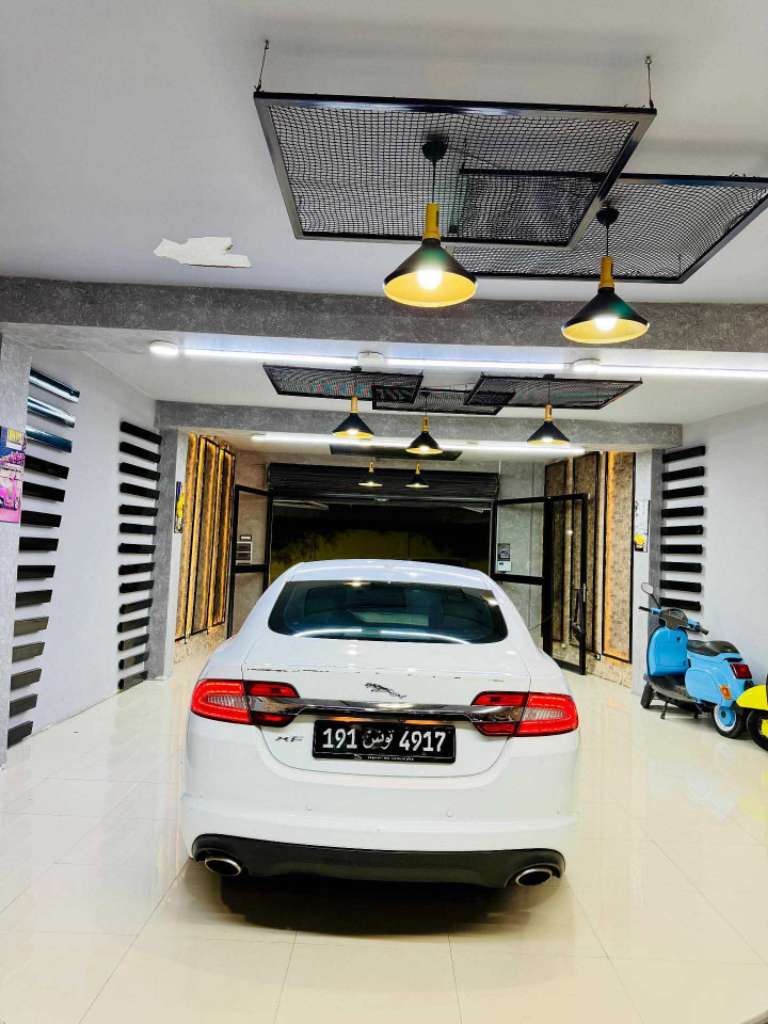 Jaguar XF 