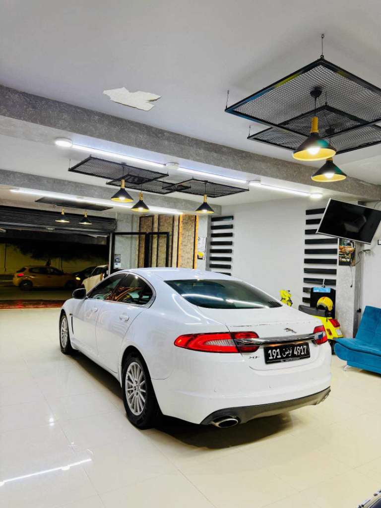 Jaguar XF 