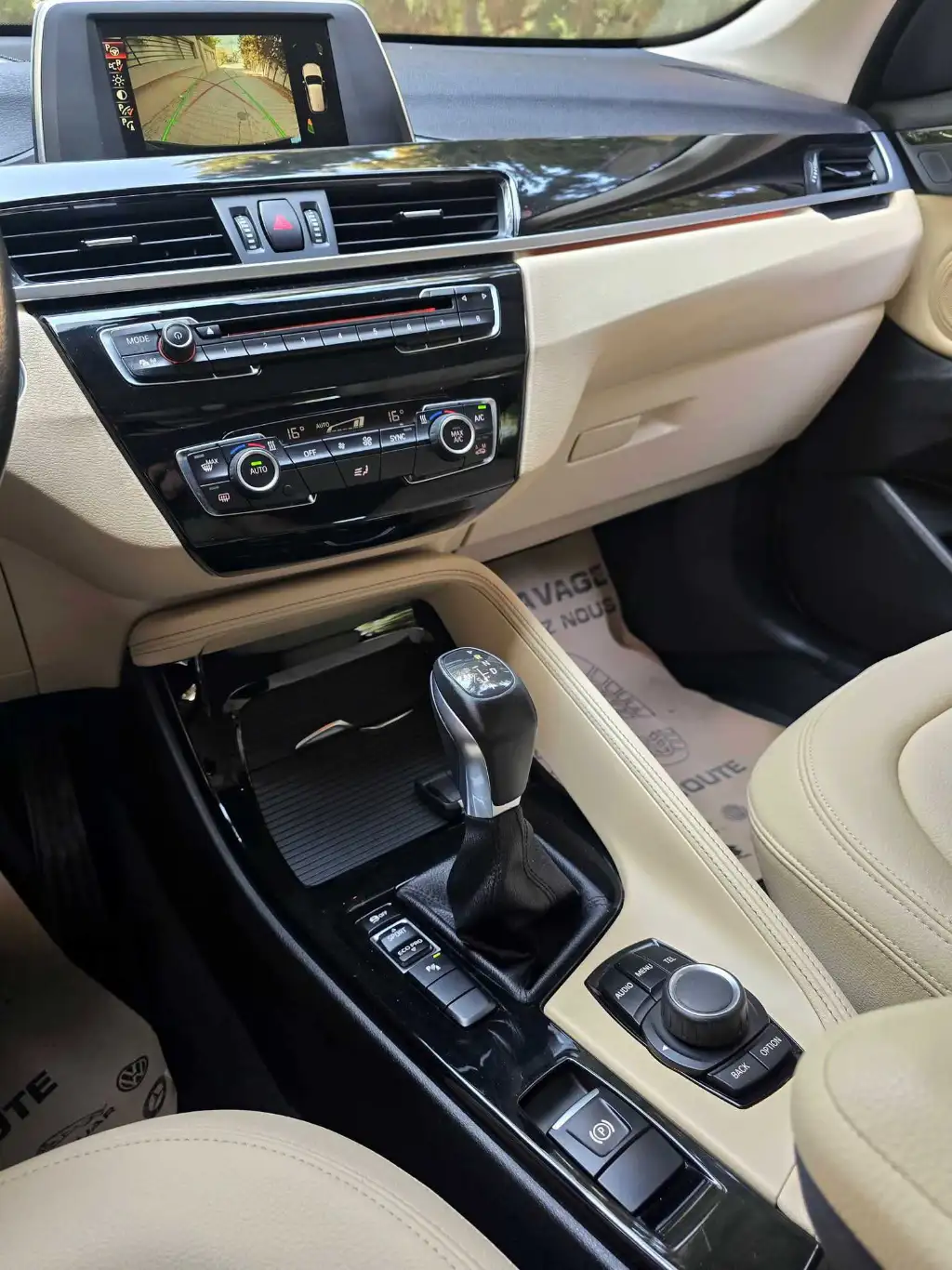 đ§đȘBMW X1 essence 105.000km certifiĂ©esđ©đȘ
1ere main / entretien chez BMW charguia
