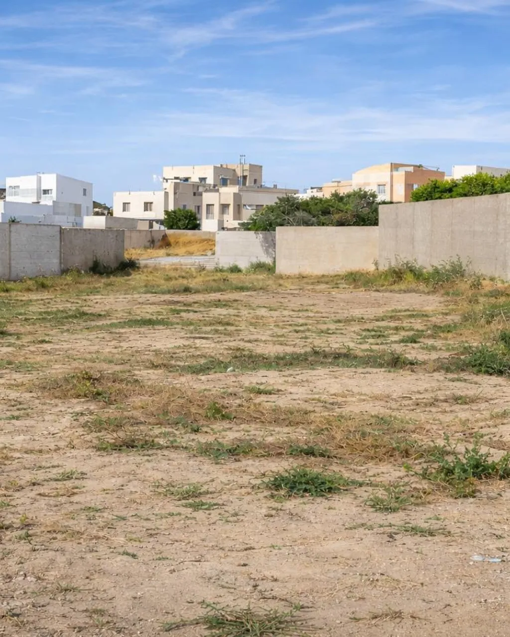 5 lots de terrain R+2 à vendre à Boumhal Chela – Route principale – 350 DT/m²