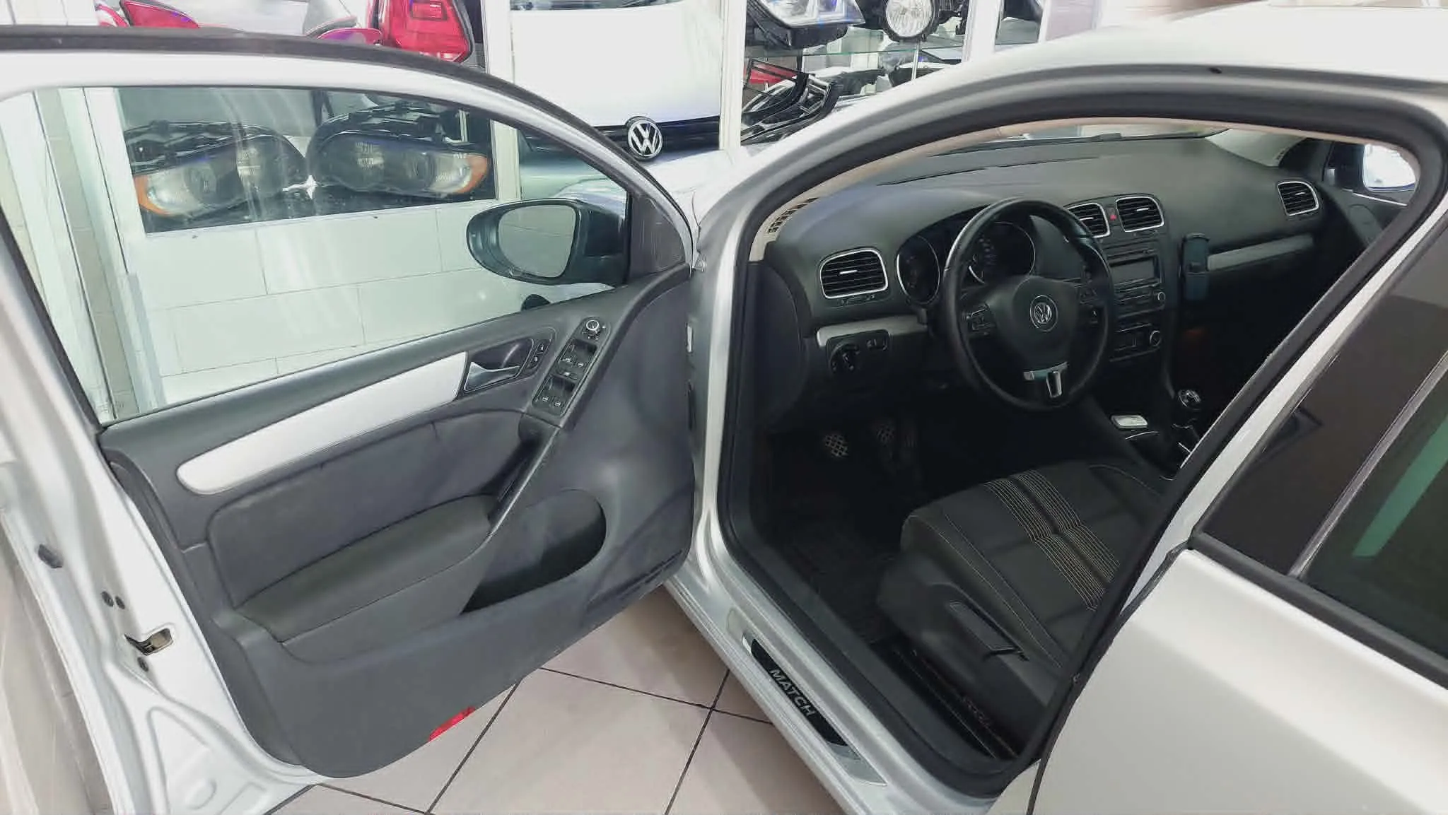 Volkswagen Golf 6 - 1.2 – Toit ouvrant – Très bien équipée - Tel 98479647