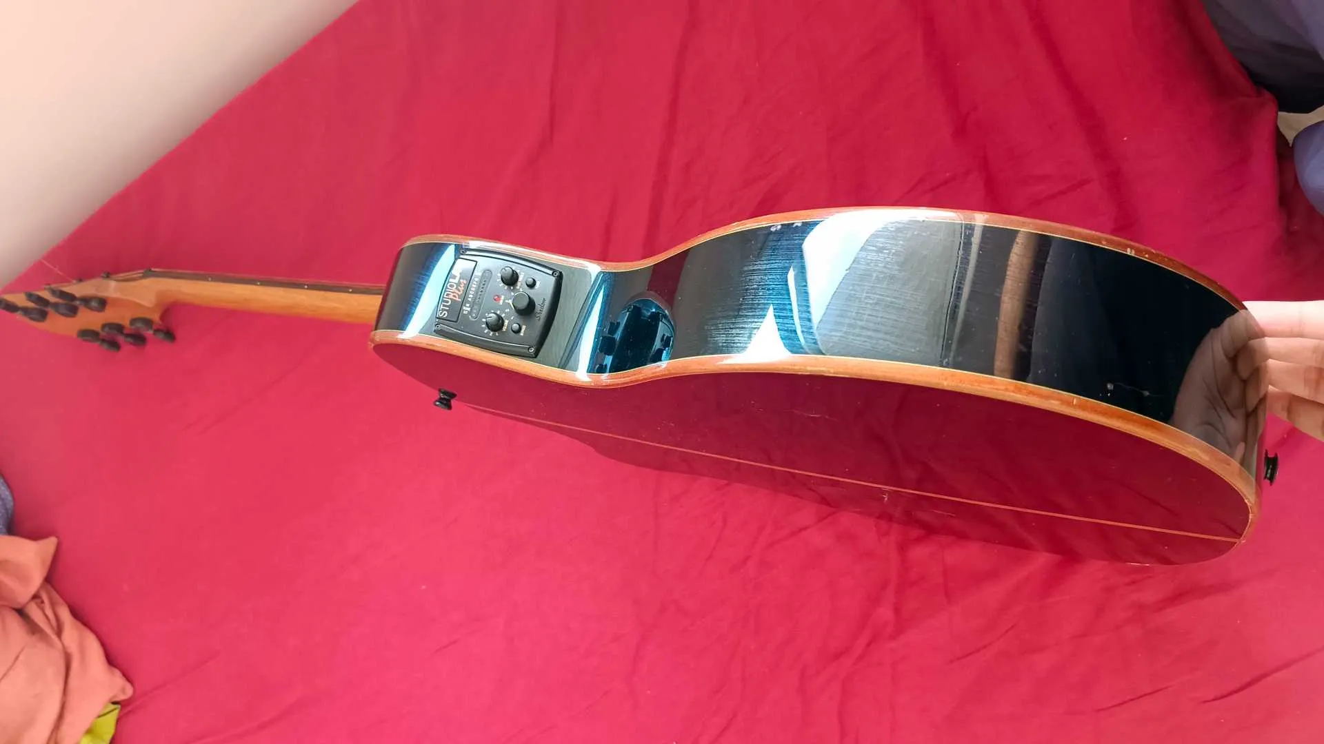 Guitare électro acoustique LAG Tramontane T100ACE