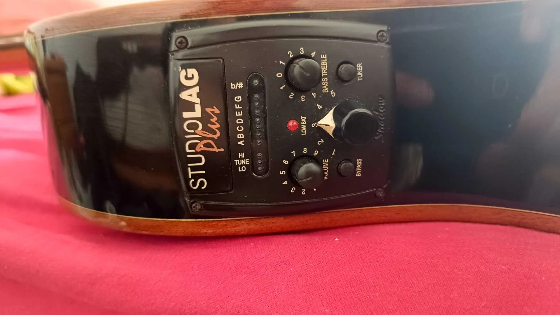 Guitare électro acoustique LAG Tramontane T100ACE