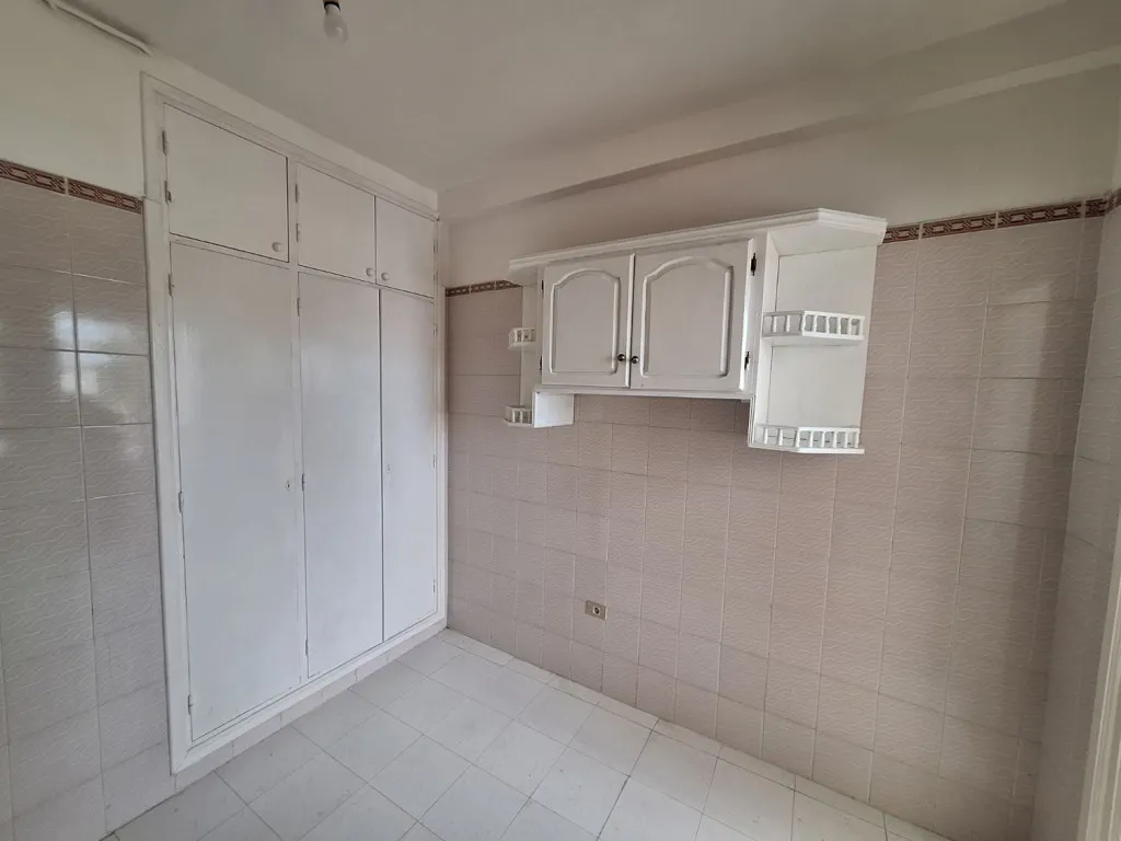 À vendre appartement S+2 au 1er étage – Résidence gardée avec syndic à Borj Louzir