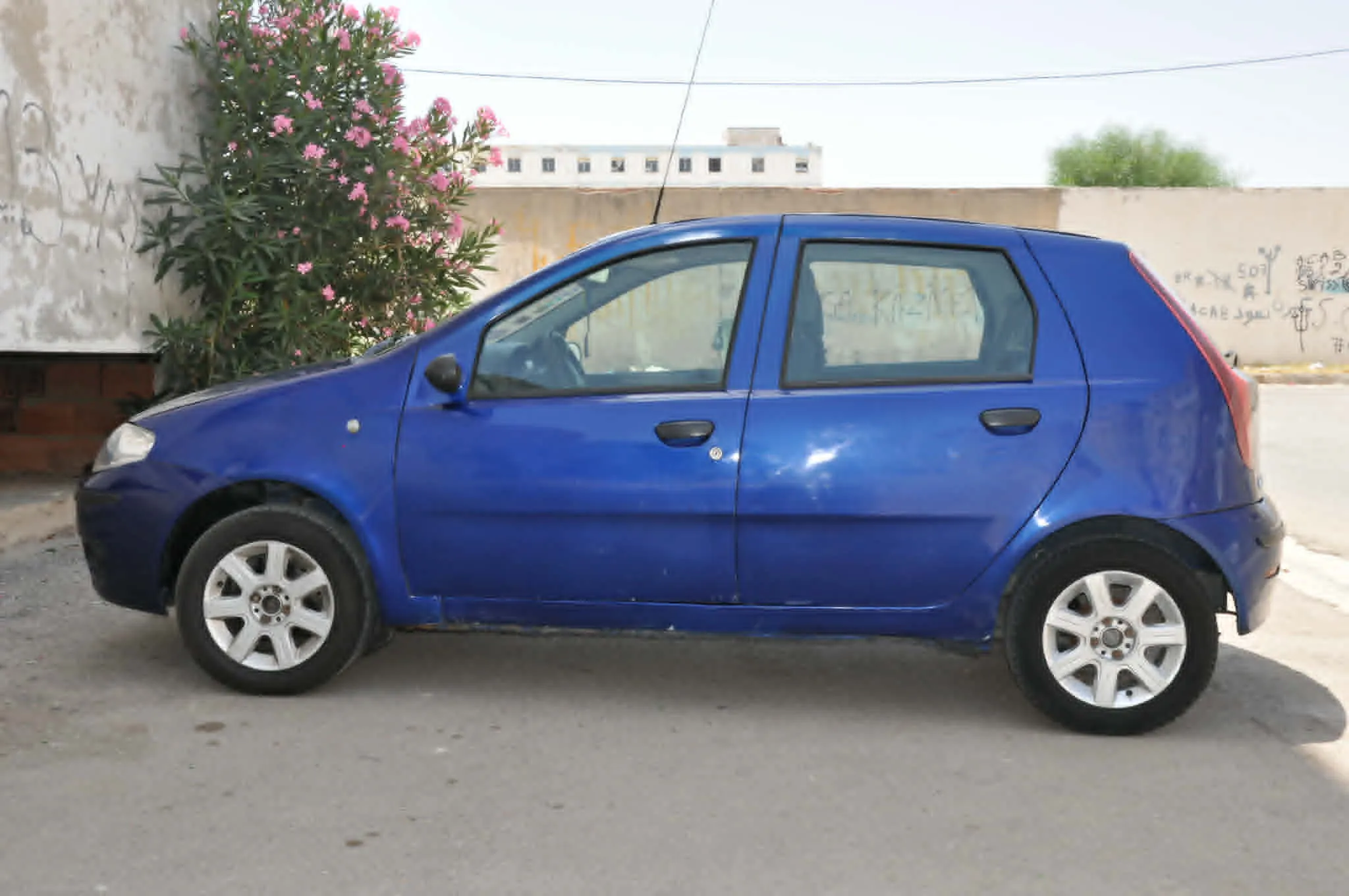 A Vendre belle fiat Punto 3 Tel 99.976.624 Prix 18.700