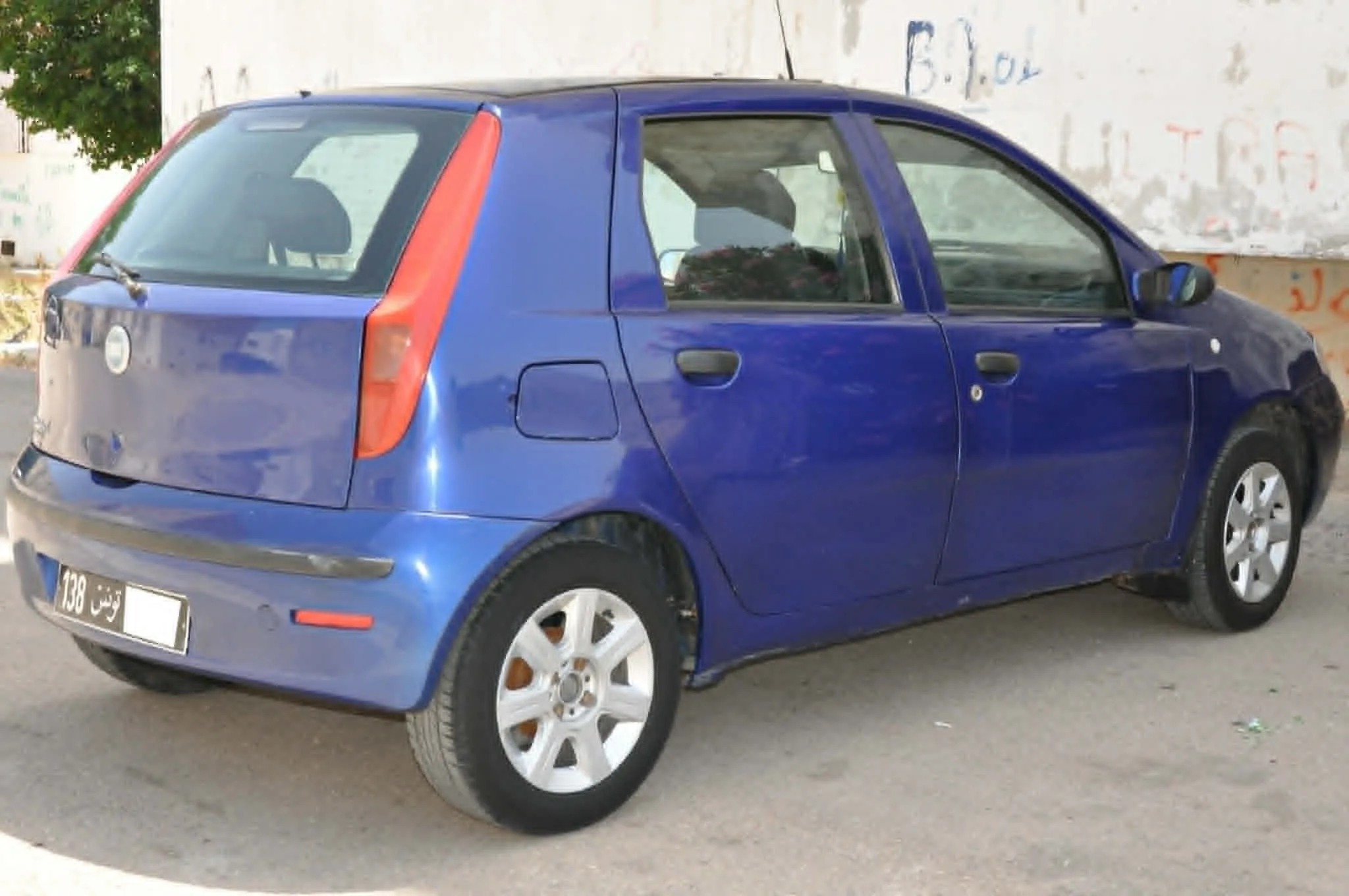 A Vendre belle fiat Punto 3 Tel 99.976.624 Prix 18.700