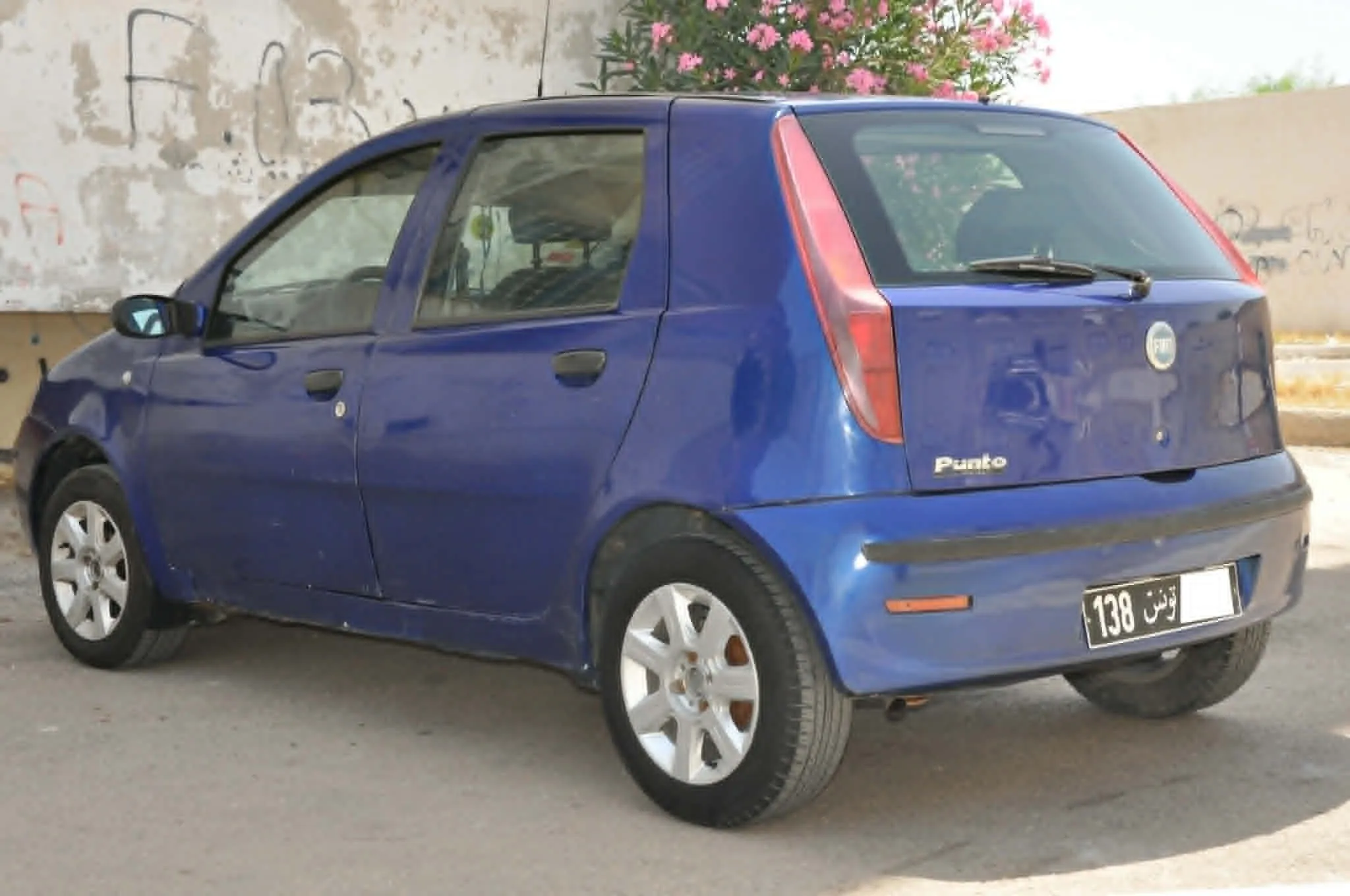 A Vendre belle fiat Punto 3 Tel 99.976.624 Prix 18.700