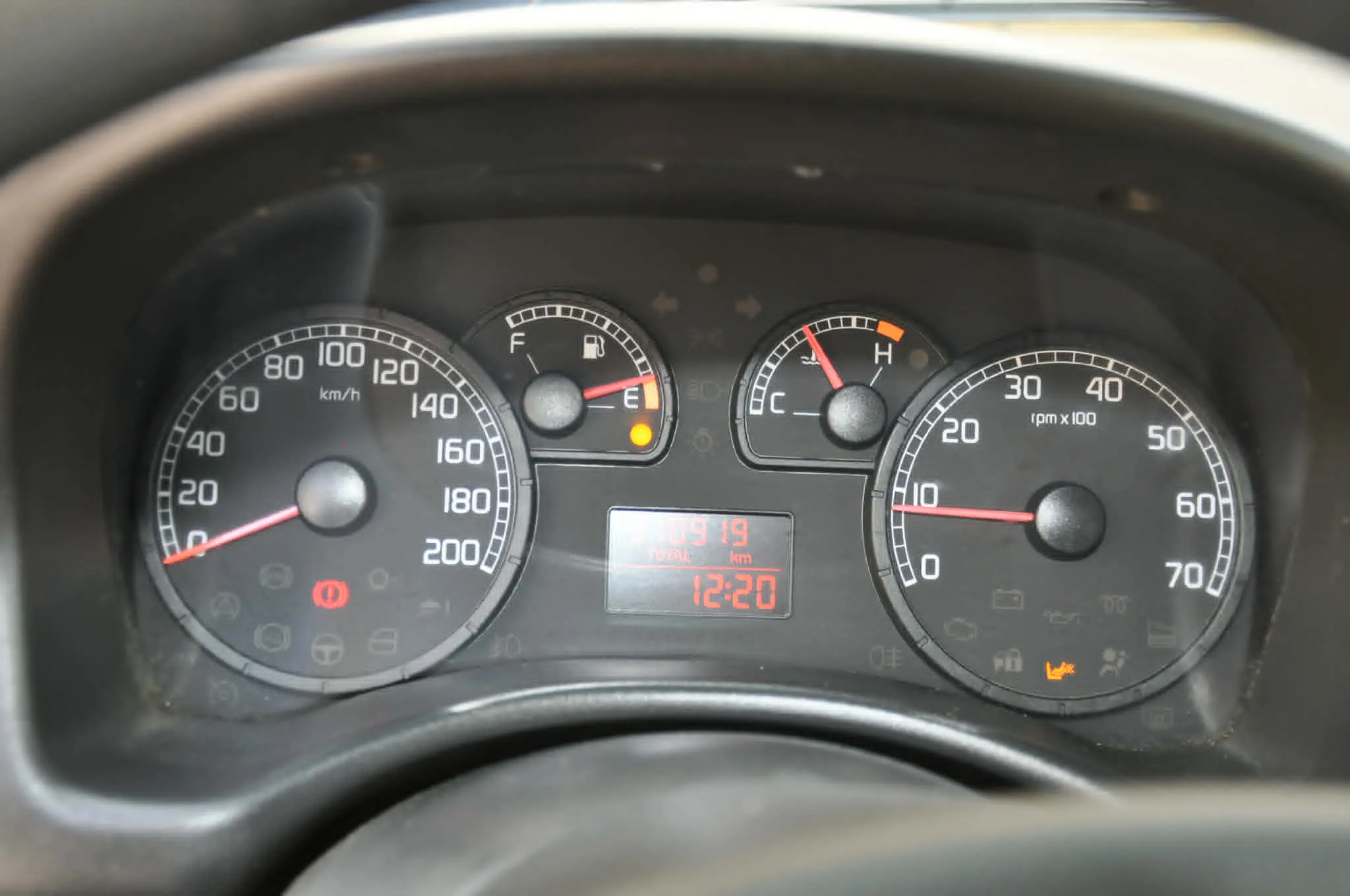 A Vendre belle fiat Punto 3 Tel 99.976.624 Prix 18.700