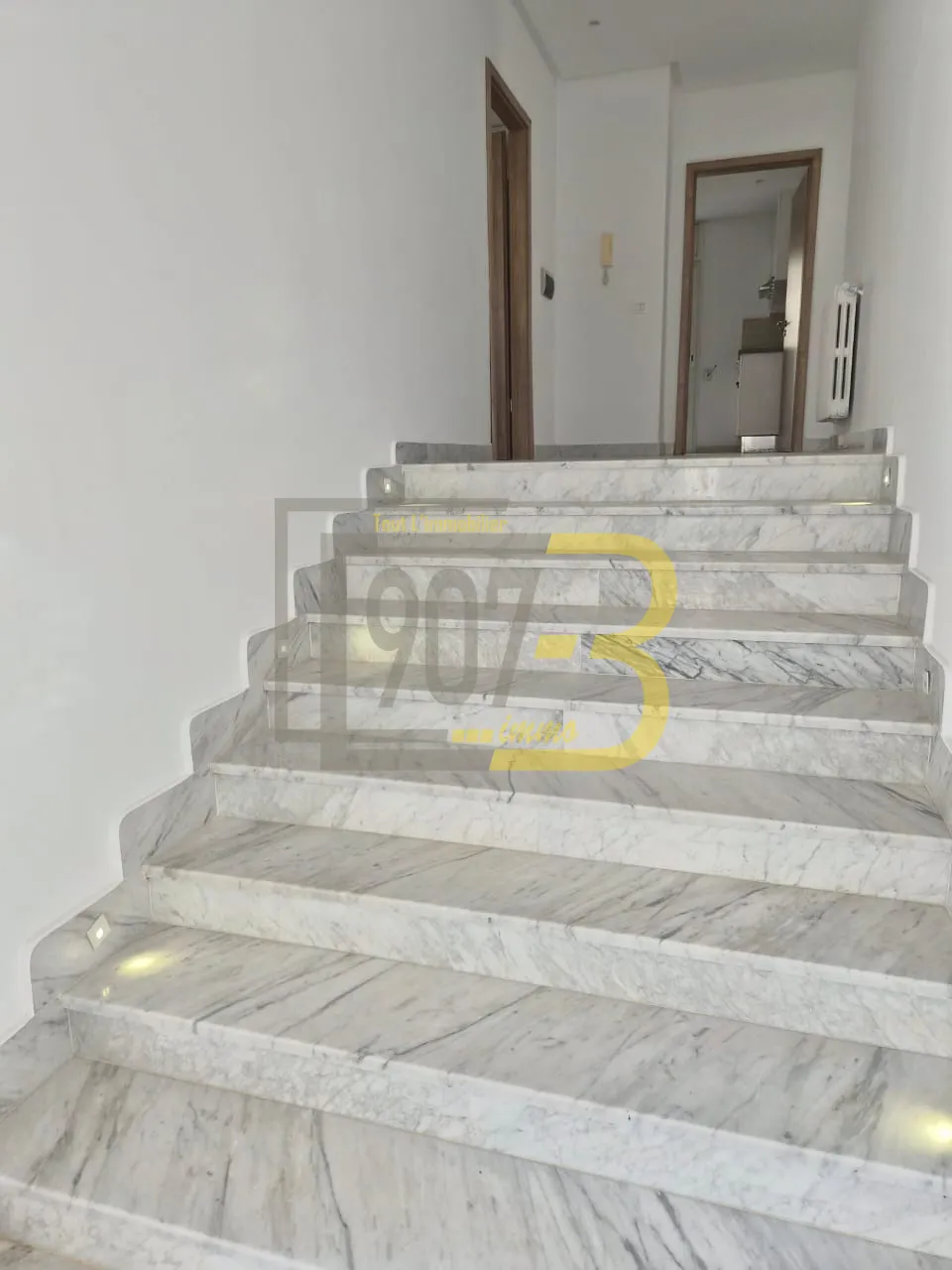  À Louer Étage de Villa S+3 Haut Standing 