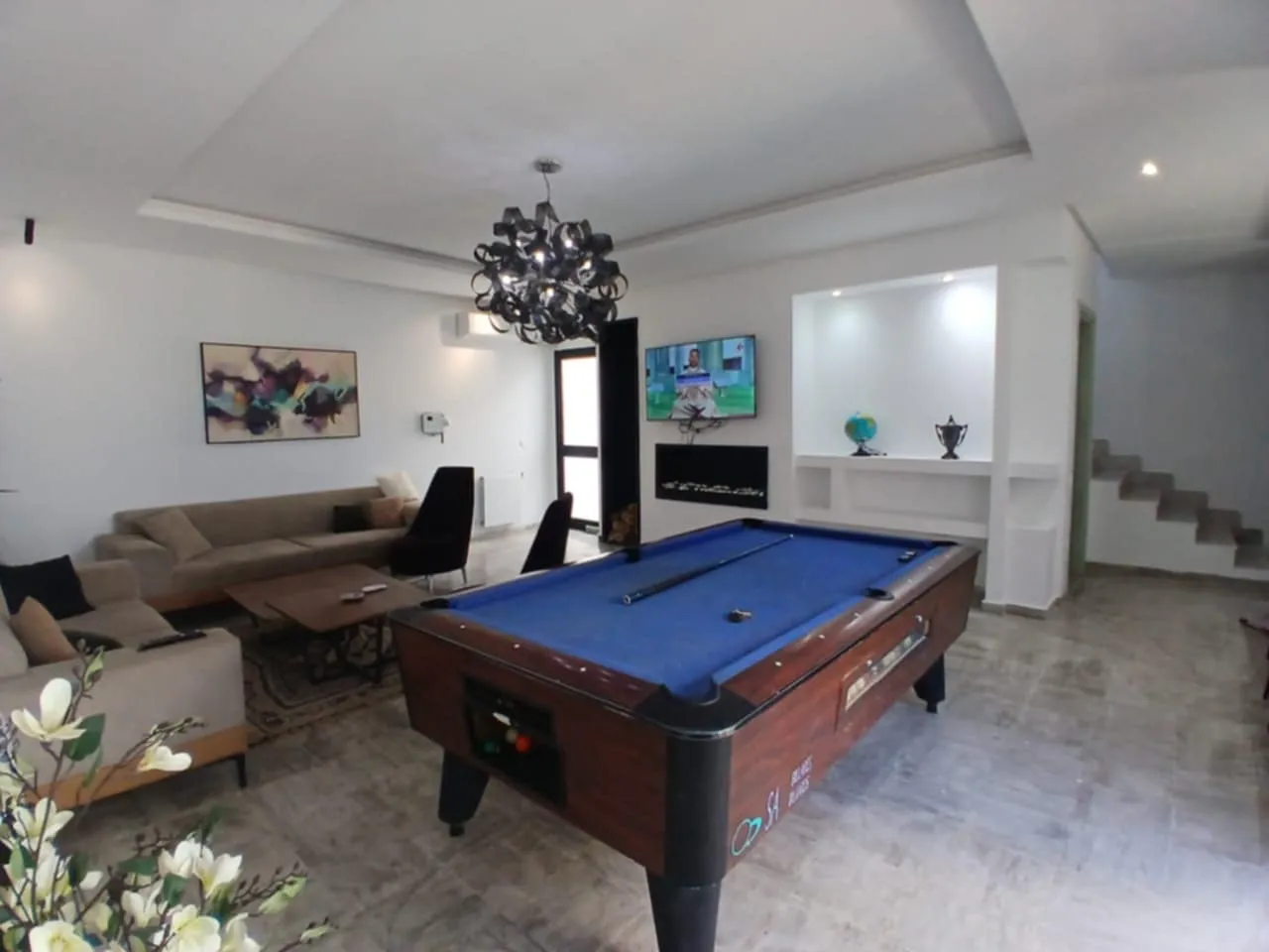A vendre une villa avec piscine S+4