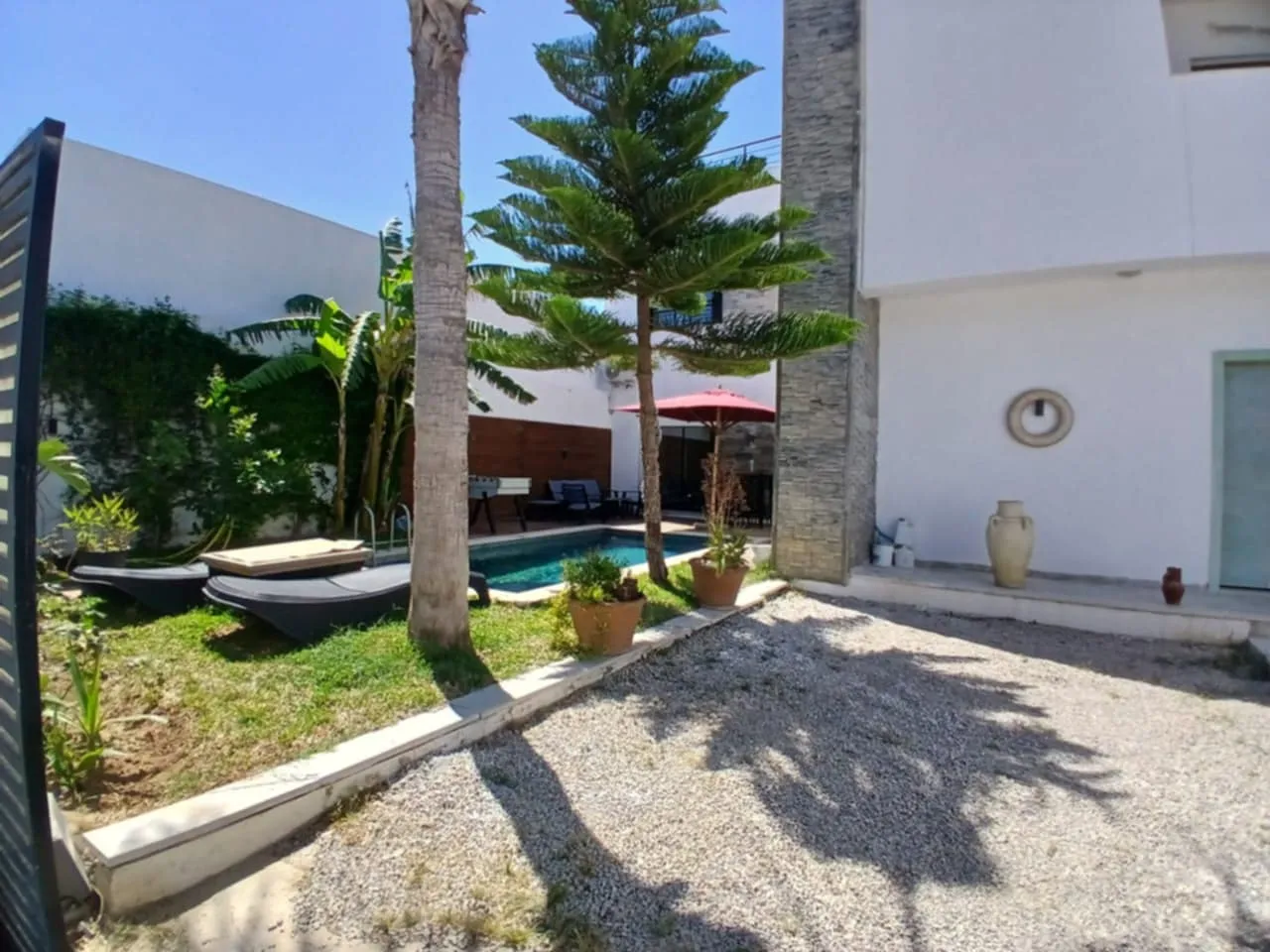 A vendre une villa avec piscine S+4