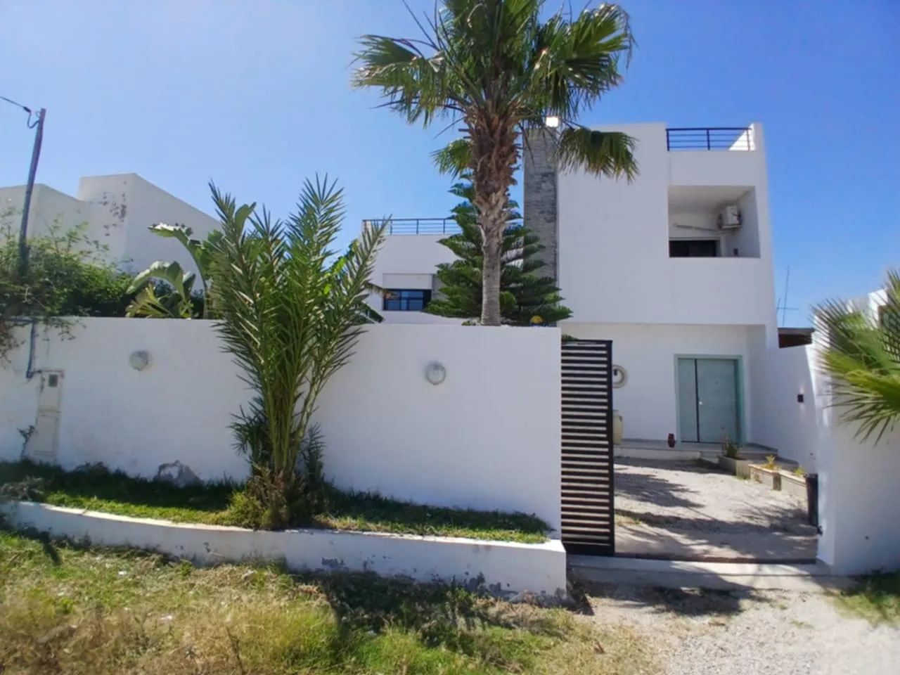A vendre une villa avec piscine S+4