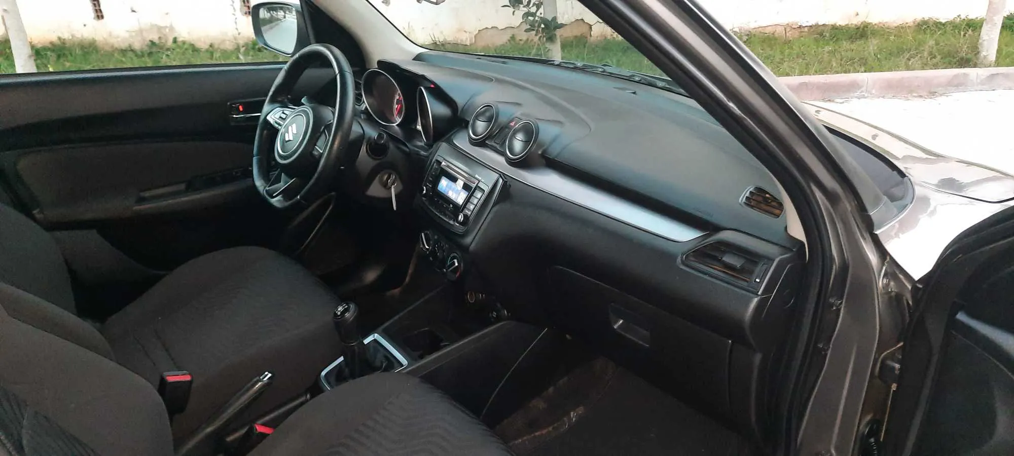 Suzuki swift 4cylindres essence 5cv 1.2L km :86000Tl:28431642