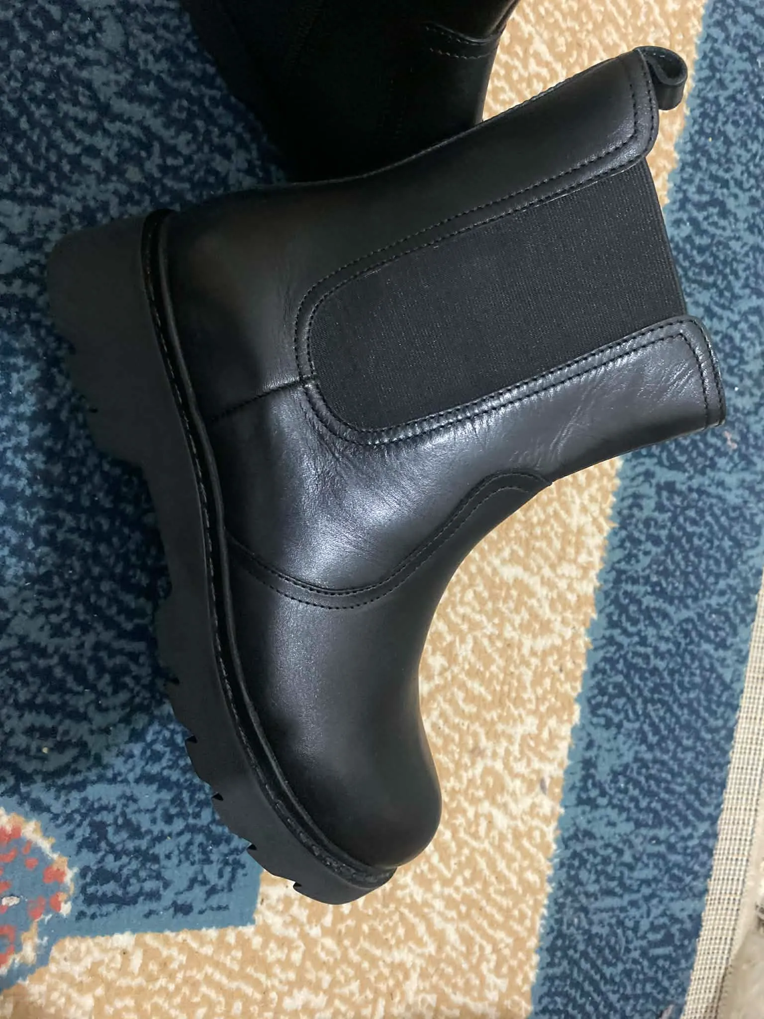 Bottines Chelsea noires – Taille 39 –