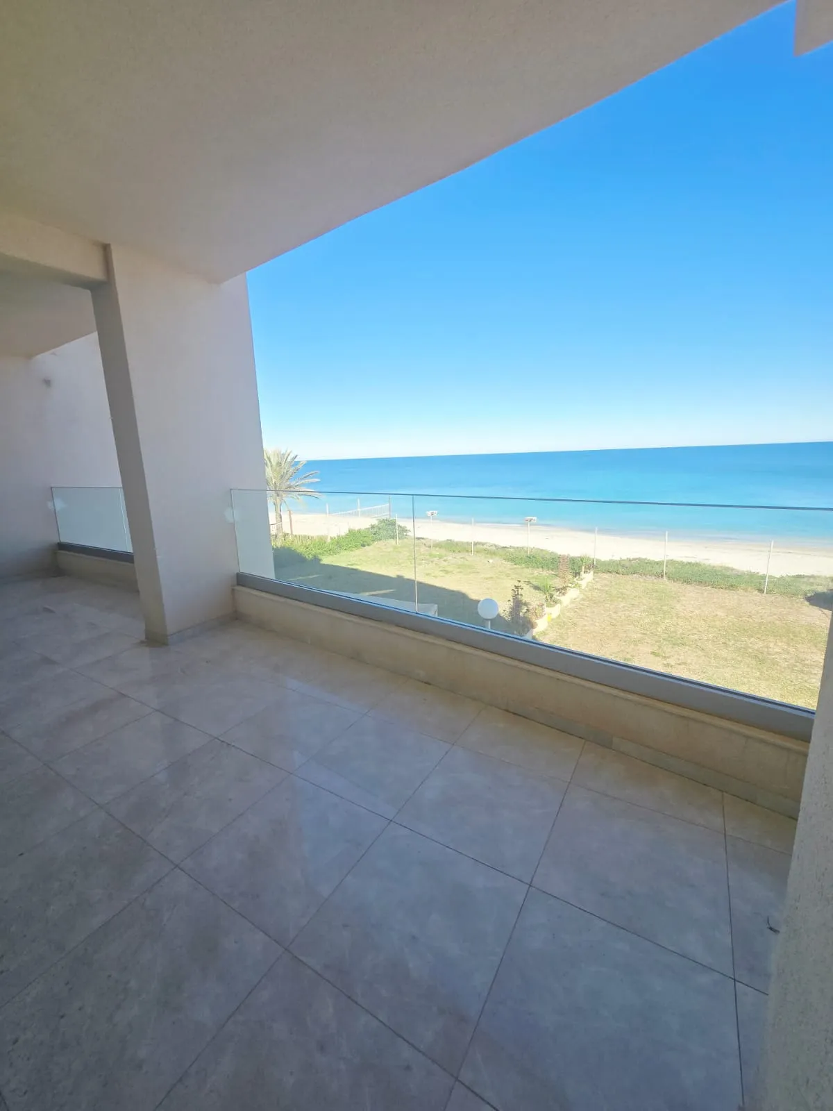 đAppartement S+3 Pieds Dans L'eau En Vente Ă Chott Mariem