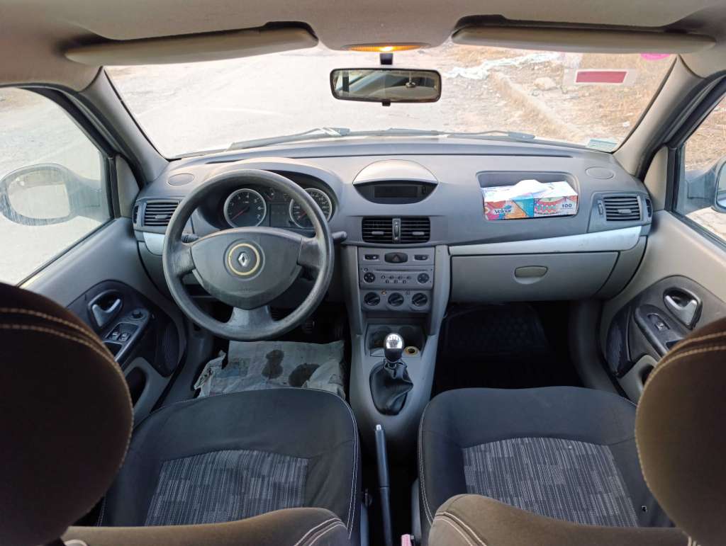 Renault symbole première main ✋