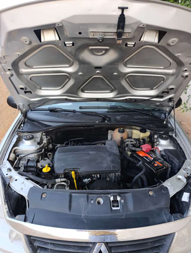 Renault symbole première main ✋