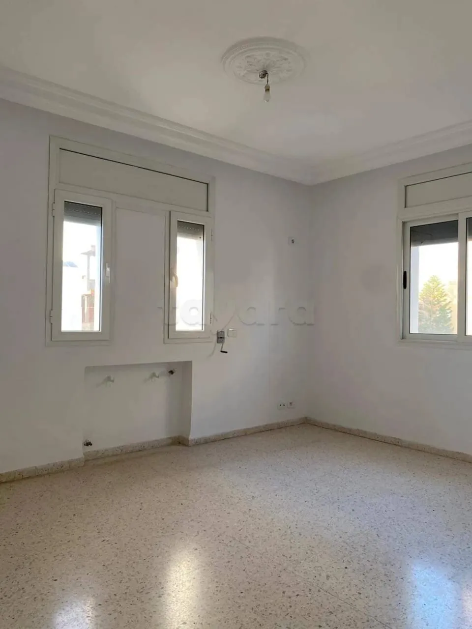 un étage s+2 au 2éme étage a louer Entre Cité Tahrir Et Ksar Said et Prés de Carrefour Market