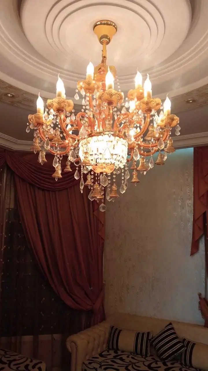 Des lustres en cristal est à vendre