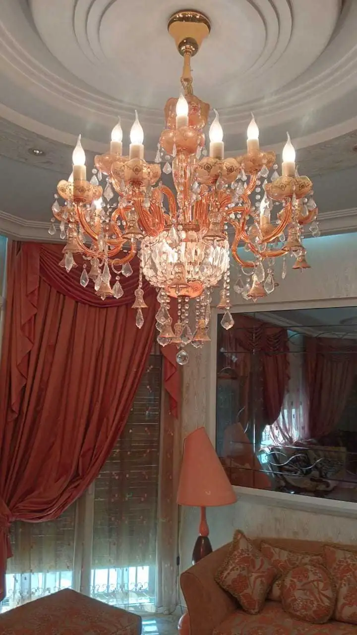 Des lustres en cristal est à vendre
