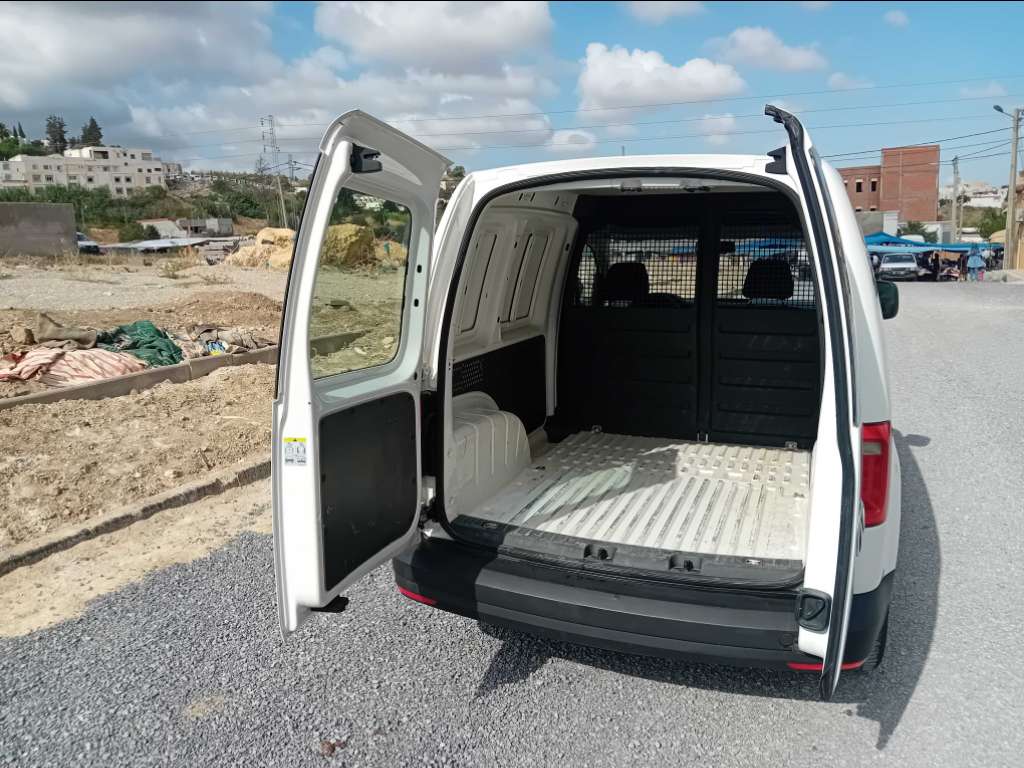 A vendre caddy diesel 1.6 tdi première main année 2019 touttops tel 55090199