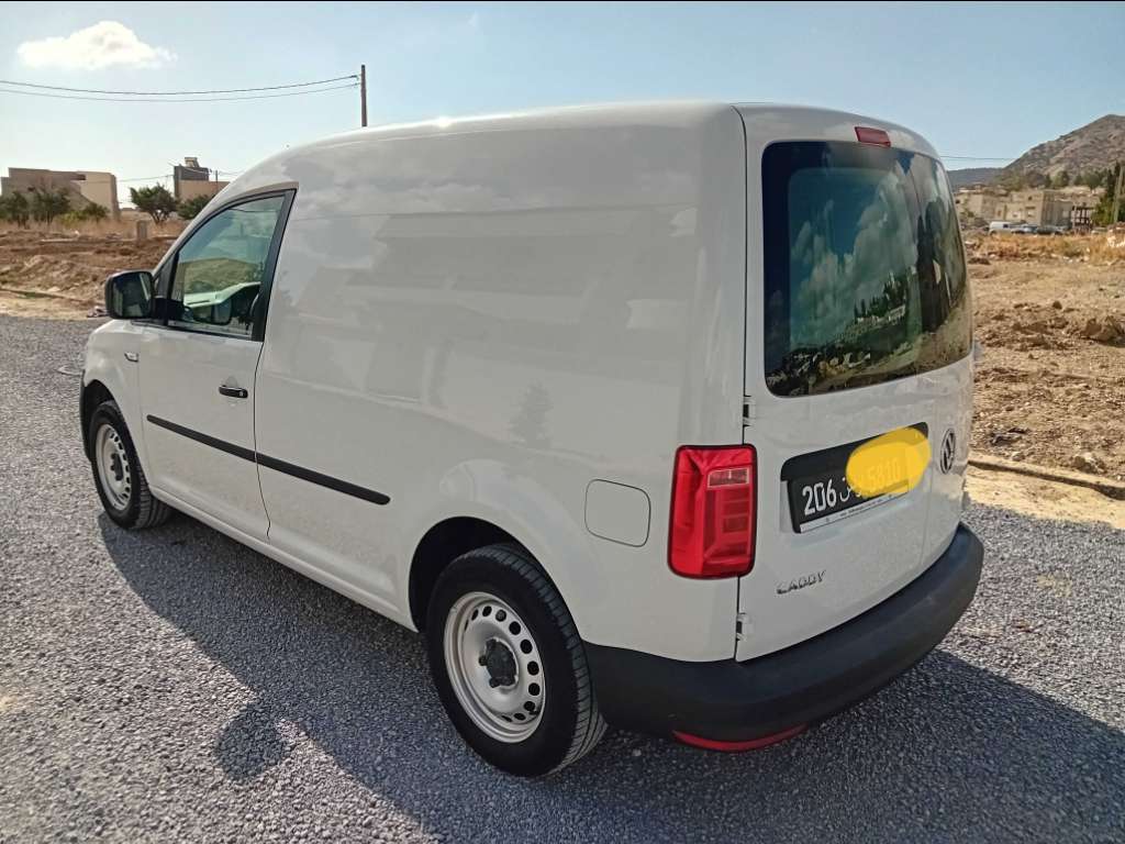 A vendre caddy diesel 1.6 tdi première main année 2019 touttops tel 55090199