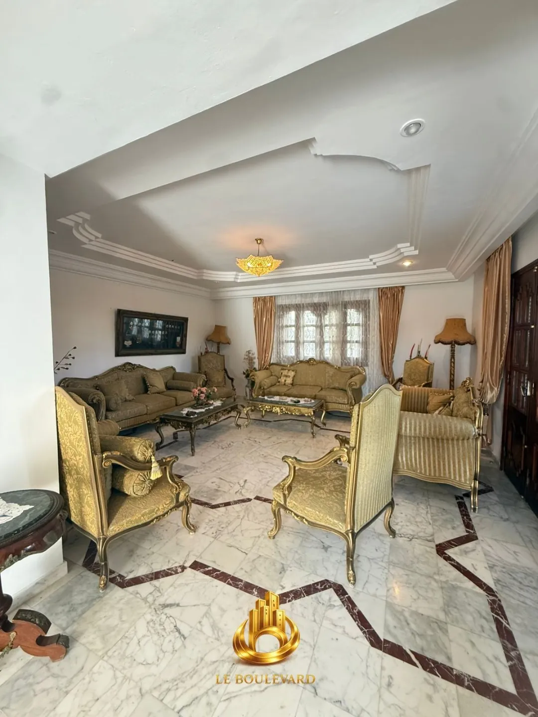 A Vendre Villa Duplex S+5 Avec Jardin à Hammamet Nord, en face de l’hôtel Sindbad