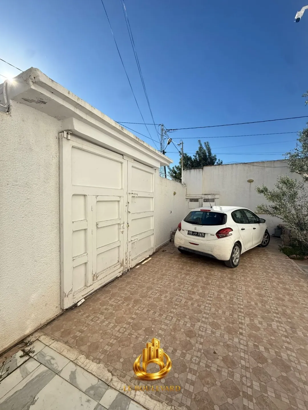 A Vendre Villa Duplex S+5 Avec Jardin à Hammamet Nord, en face de l’hôtel Sindbad