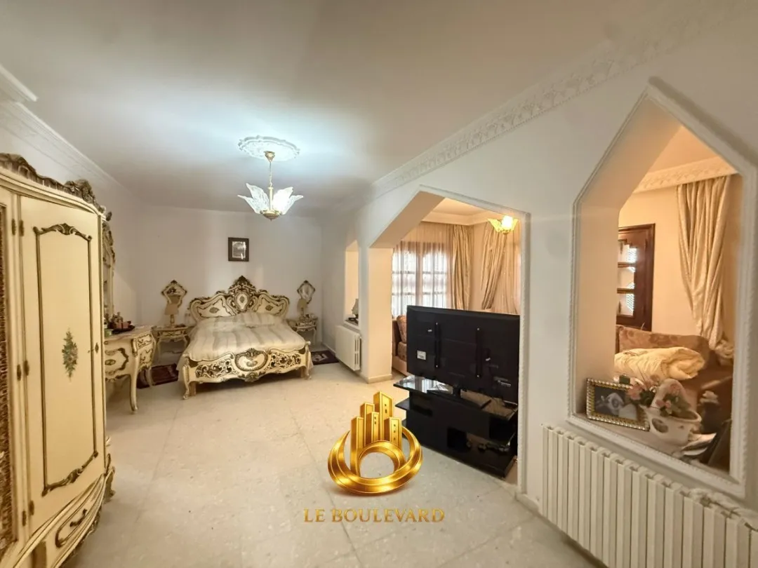 A Vendre Villa Duplex S+5 Avec Jardin à Hammamet Nord, en face de l’hôtel Sindbad