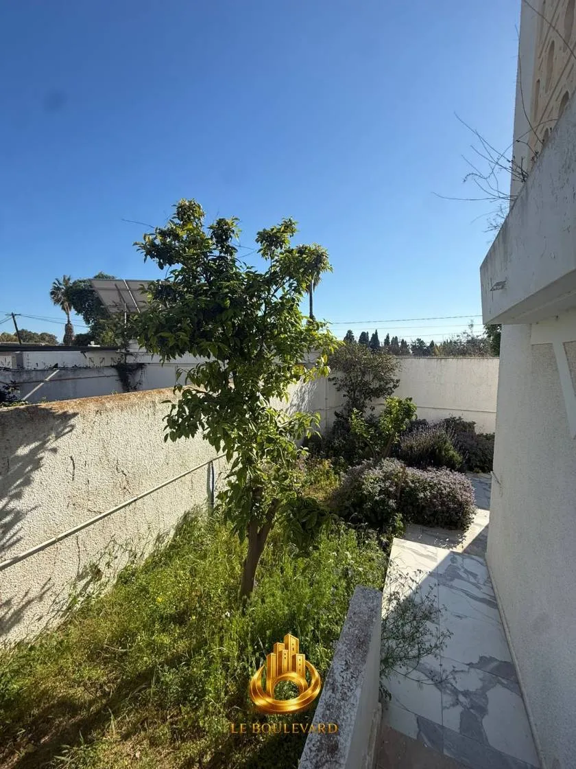 A Vendre Villa Duplex S+5 Avec Jardin à Hammamet Nord, en face de l’hôtel Sindbad