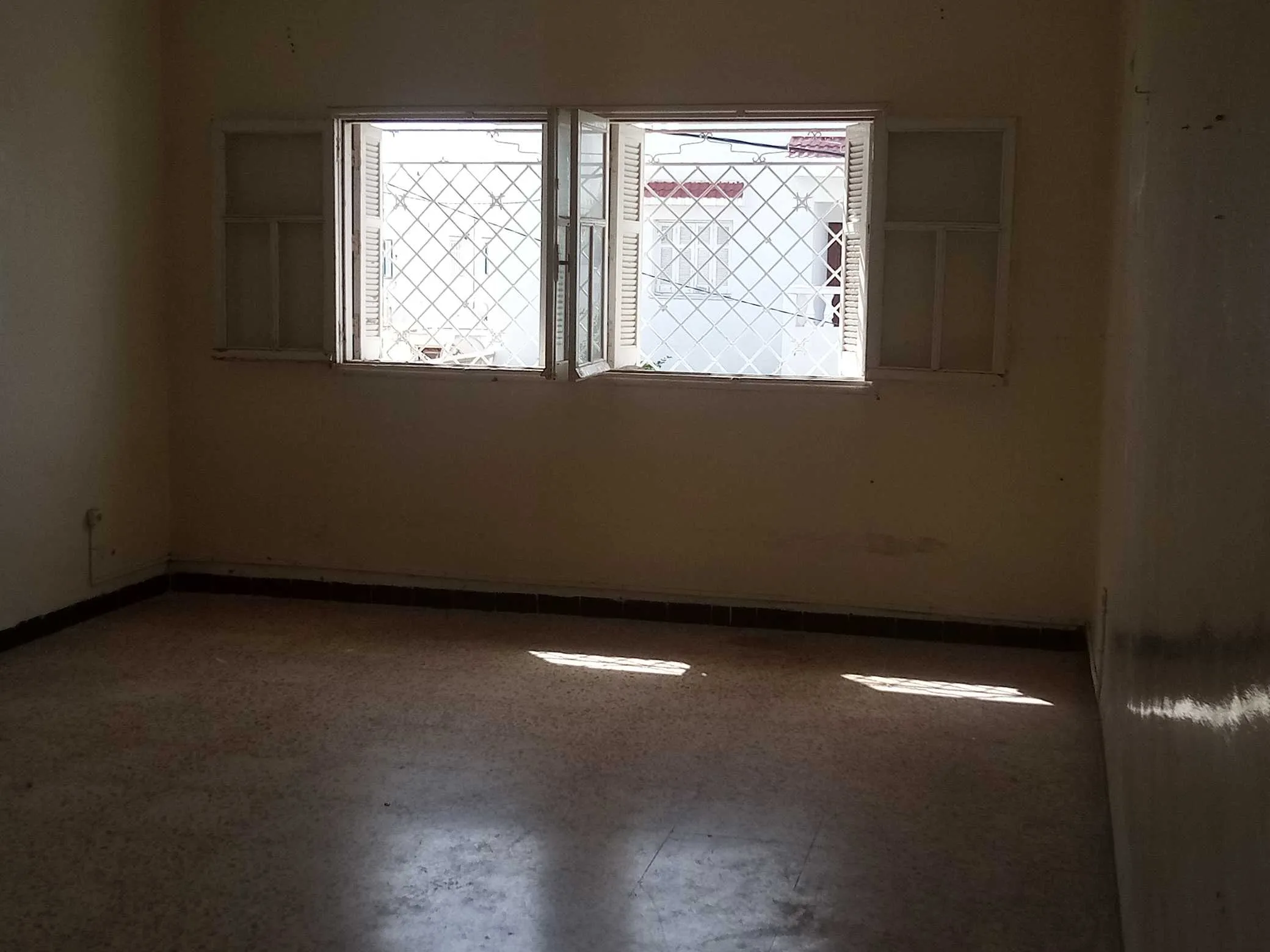 Maison S+3 à vendre à bardo