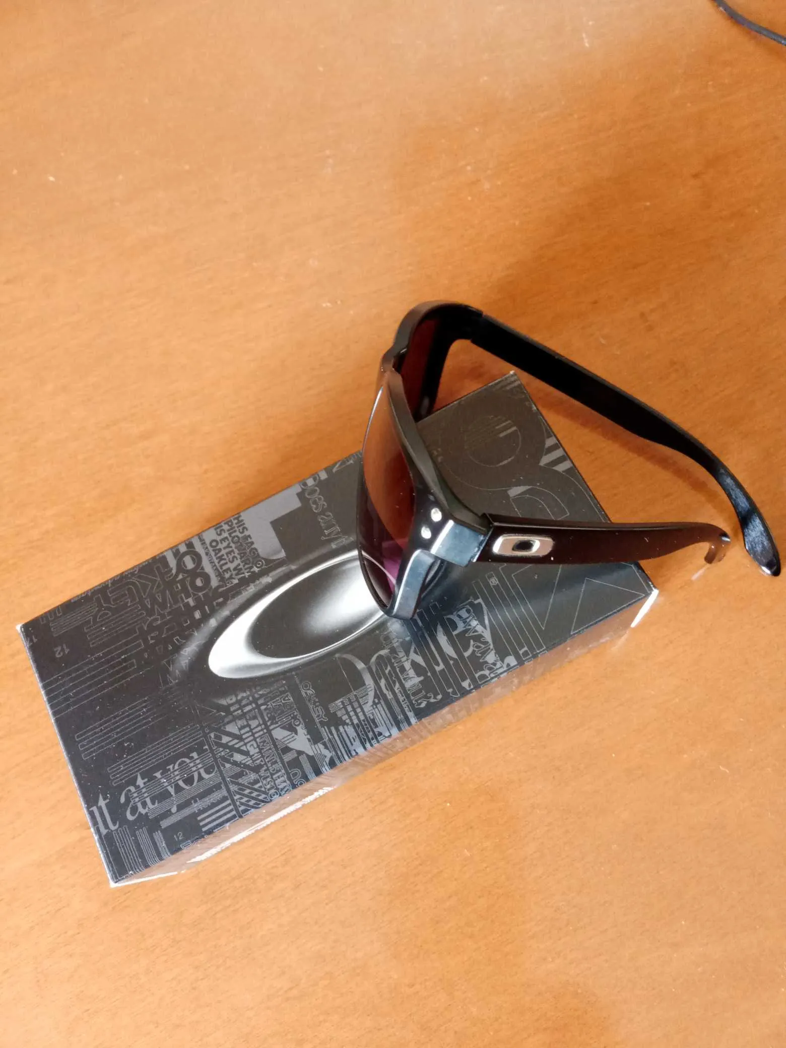 lunette solaire marque HOLBROOK OAKLEY