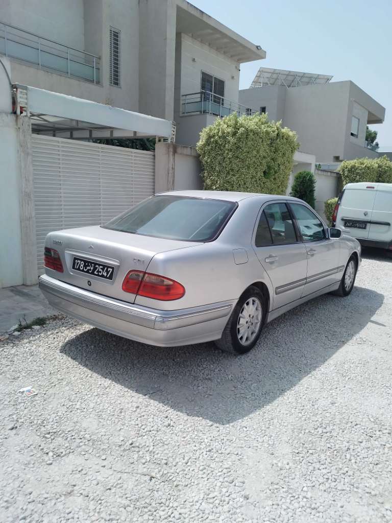 Mercedes E220