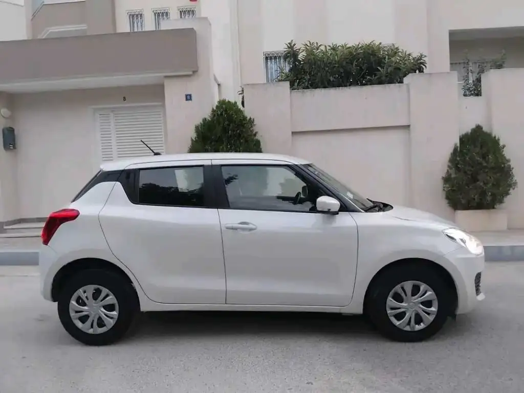 SUZUKI SWIFT BOÎTE AUTOMATIQUE PREMIÈRE MAIN 