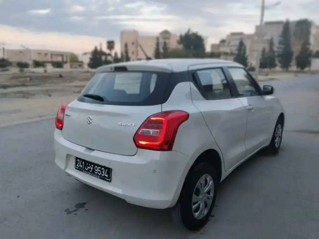 SUZUKI SWIFT BOÎTE AUTOMATIQUE PREMIÈRE MAIN 