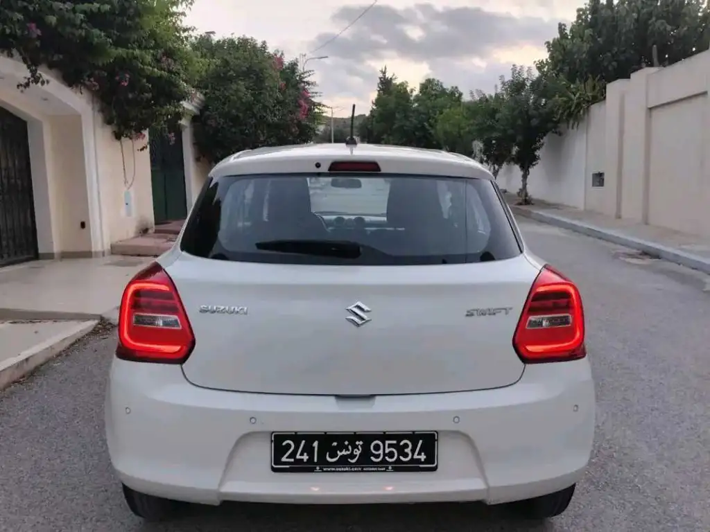 SUZUKI SWIFT BOÎTE AUTOMATIQUE PREMIÈRE MAIN 