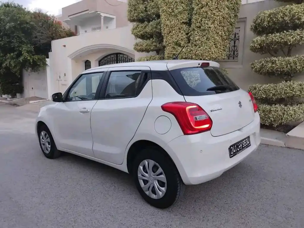 SUZUKI SWIFT BOÎTE AUTOMATIQUE PREMIÈRE MAIN 